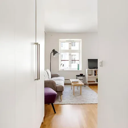 Apartamento With French Balcony